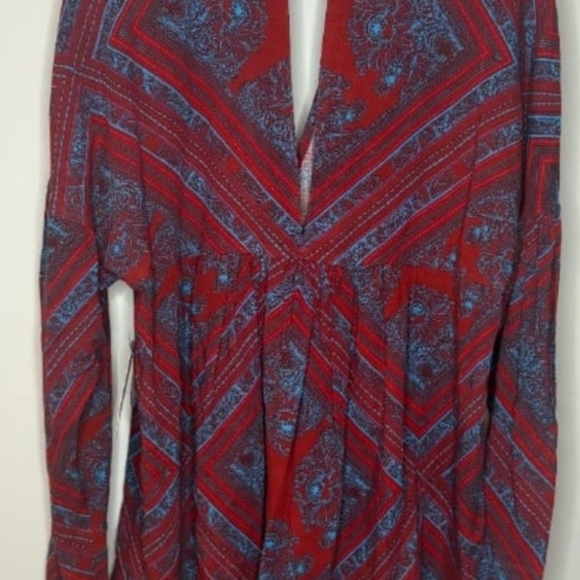 Free People Walking on a Dream Tunic Blouse Red Blue Geometric - Size Small NWT - Picture 6 of 10